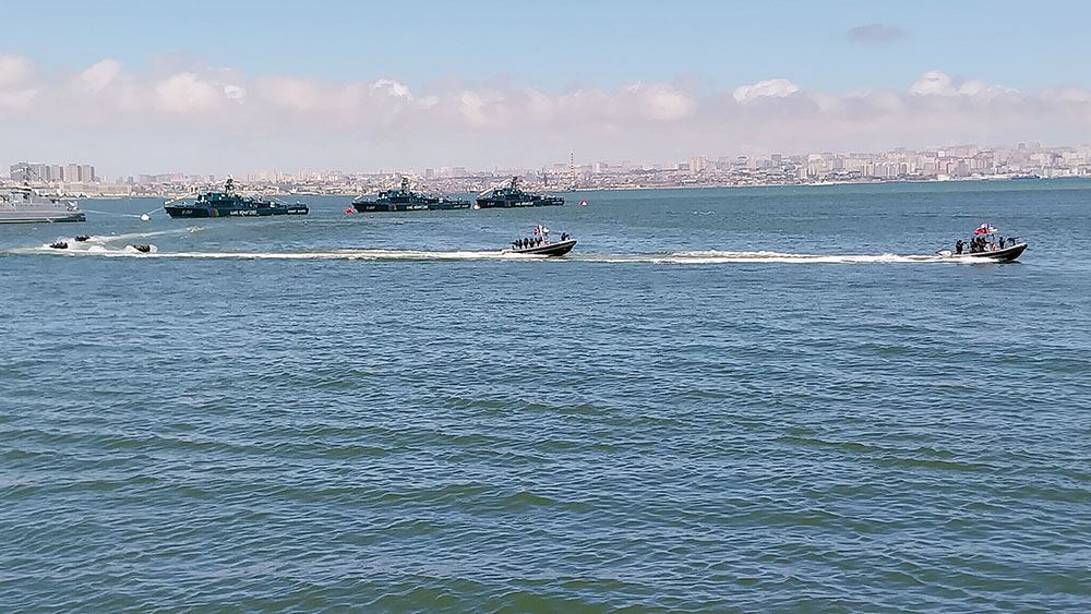 Azerbaijani and Turkish military pilots make demonstrative joint flights onboard different aircraft