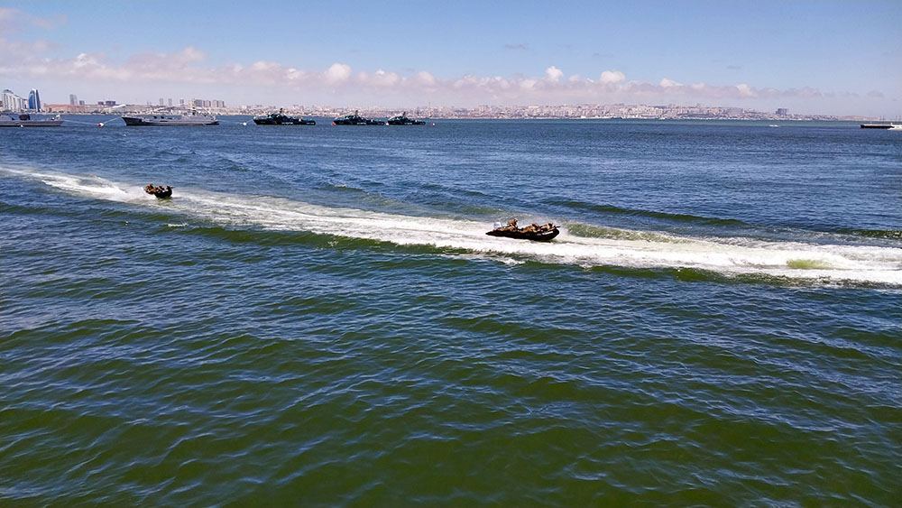 Azerbaijani and Turkish military pilots make demonstrative joint flights onboard different aircraft