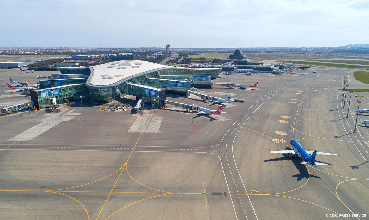 FlyDubai aircraft lands at Baku airport due to heavy fog