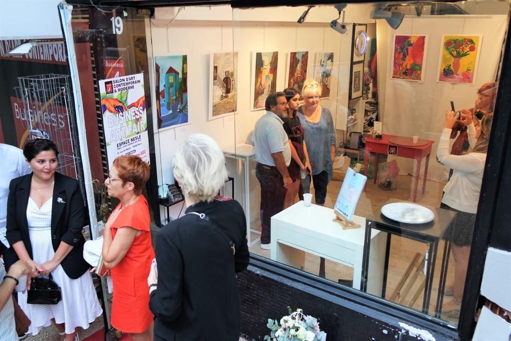 Young artists stun Parisian art lovers [PHOTO/VIDEO]