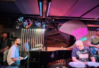 Fantastic oriental electronic music sounds in Paris