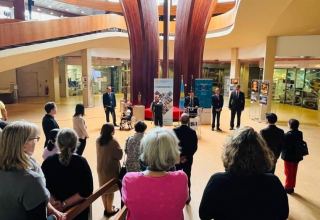 Artist Karipbek Kuyukov presents his paintings and Kazakhstan's anti-nuclear efforts in France