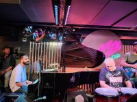 Fantastic oriental electronic music sounds in Paris