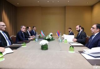 Azerbaijani, Armenian FMs hold bilateral meeting in Geneva