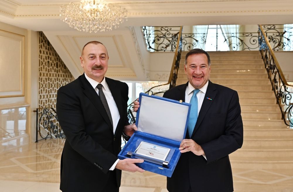 President Ilham Aliyev receives president of European Olympic Committees (PHOTO)