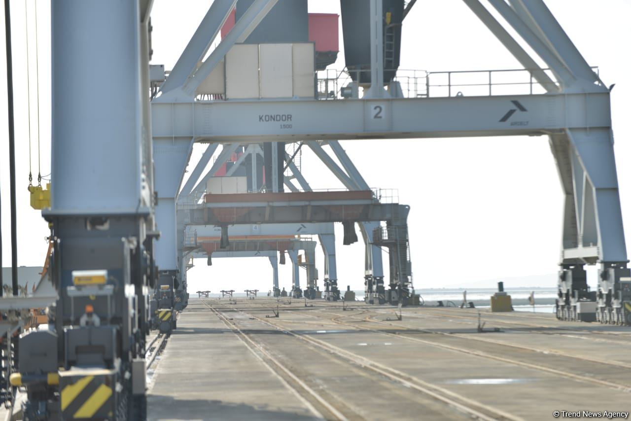 Iran reveals details of non-oil exports to neighboring countries