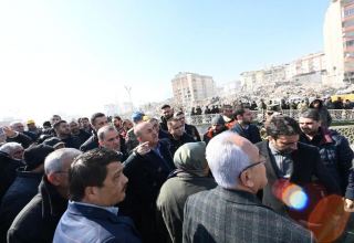 Azerbaijani FM meets rescuers in Türkiye's earthquake-hit zone