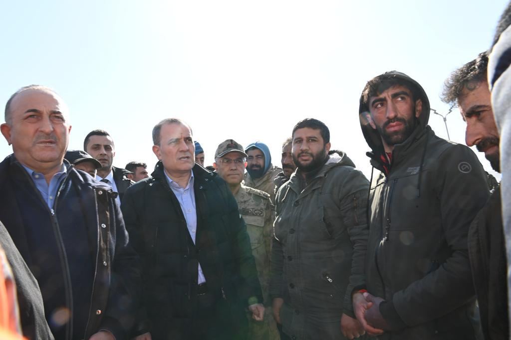 Azerbaijani FM meets rescuers in Türkiye's earthquake-hit zone