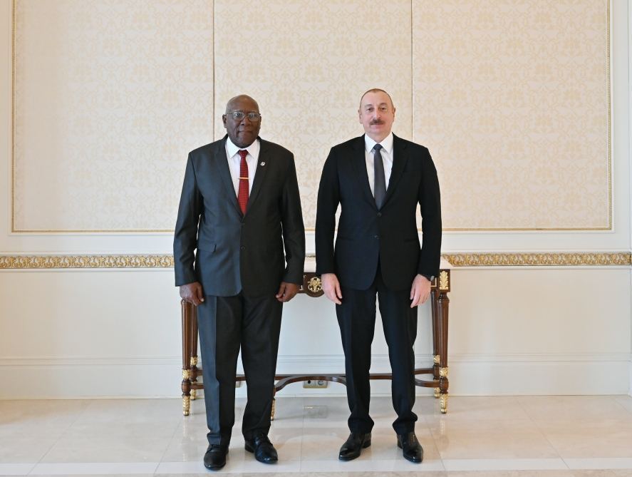 President Ilham Aliyev receives delegation led by VP of Cuba