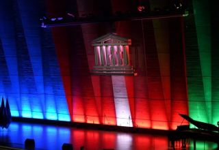 Azerbaijan displays its art examples at UNESCO HQ
