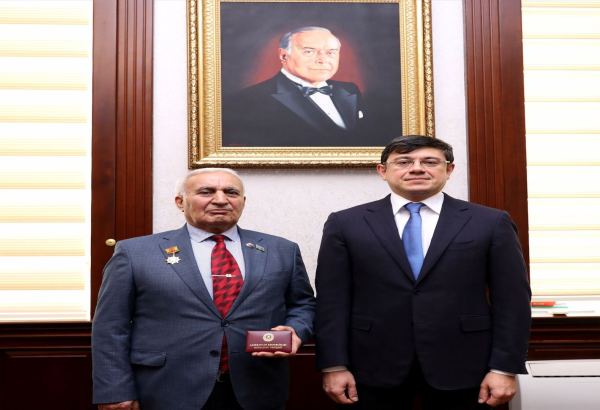 Azerbaijan honors diaspora activist in Kazakhstan