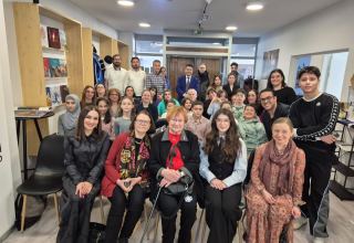 Tarja Halonen visits Azerbaijan house in Helsinki