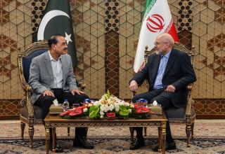 Iran vows to defend national rights through diplomacy
