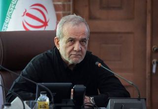 Iran’s top leaders discuss economic and military affairs