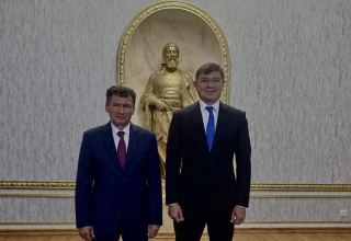 Fuad Muradov meets Azerbaijani diaspora activist in Virginia